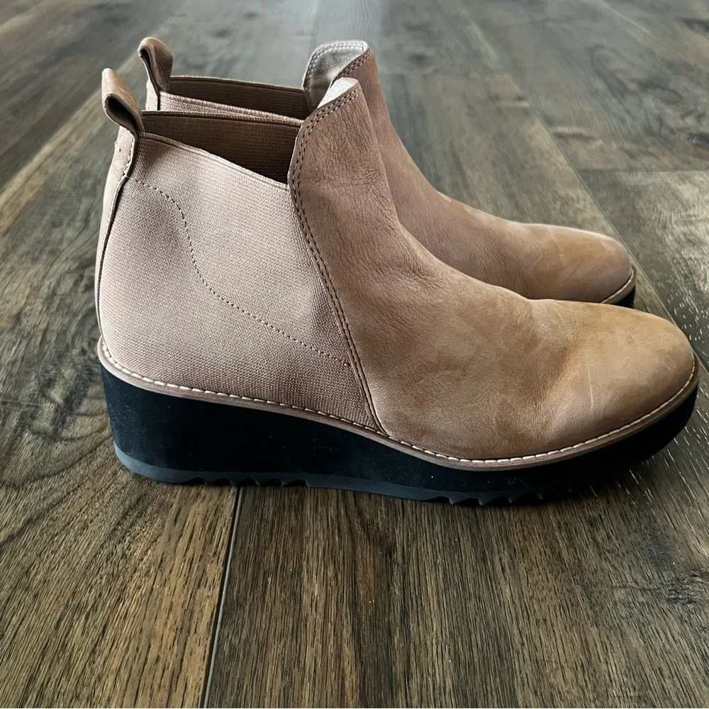 NWOB Eileen Fisher Ladd Wedge Bootie Platform   Bubuck Brown Beige Size 8.5